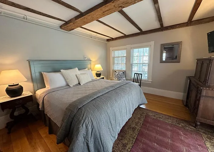 Abalonia Inn